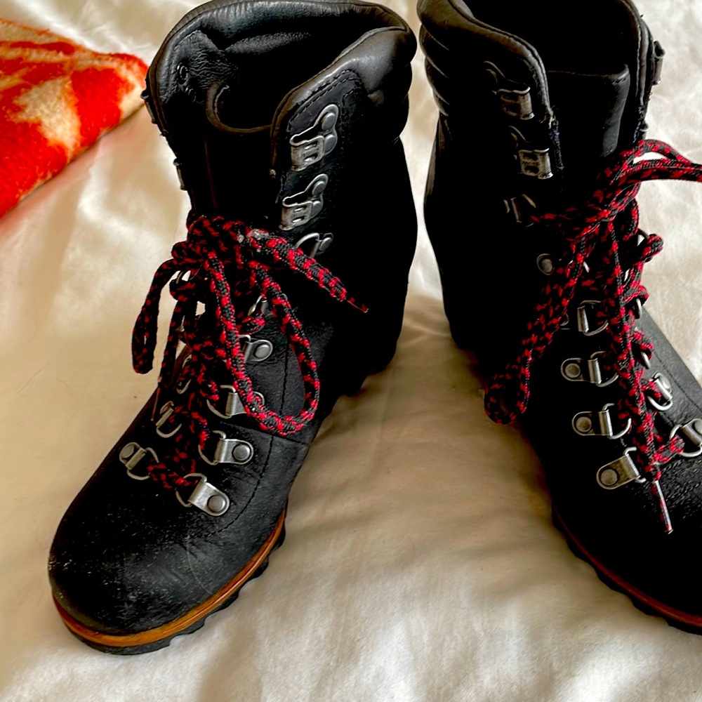 Sorel Womens winter boots- wedge